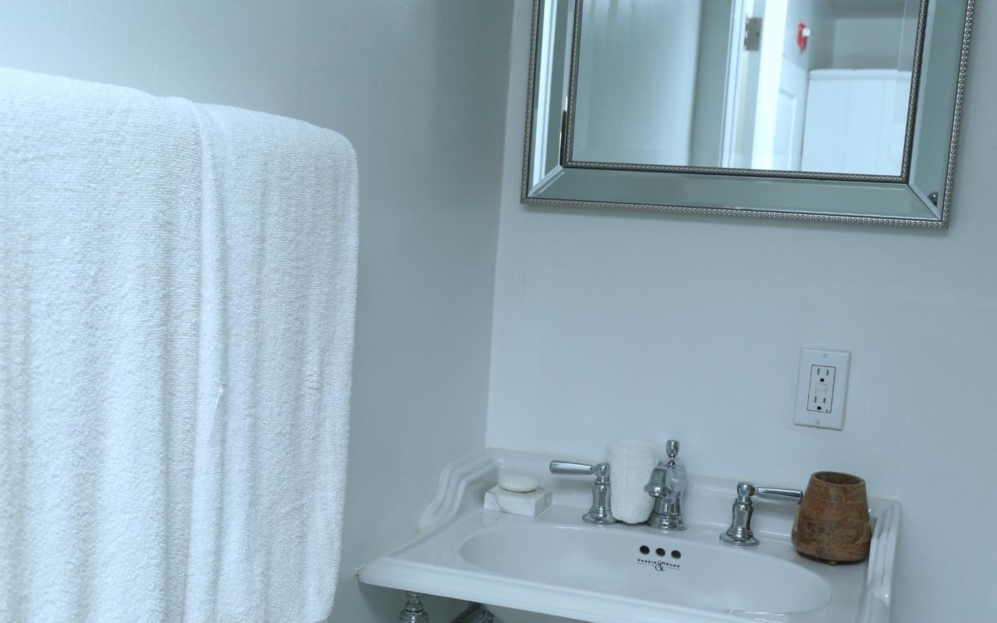 Harpoon House Bed & Breakfast Southampton Ngoại thất bức ảnh